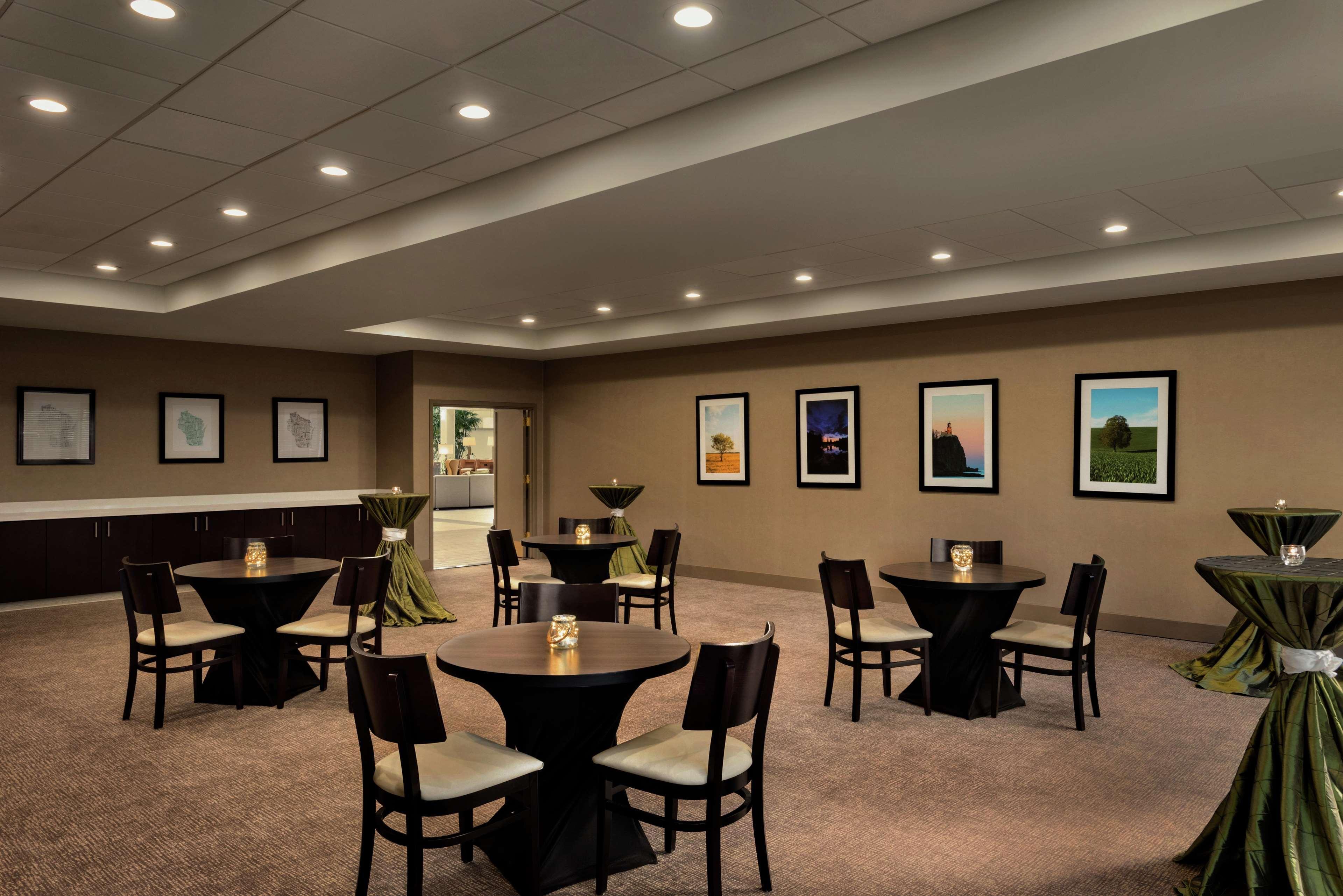 Embassy Suites By Hilton Milwaukee Brookfield Ngoại thất bức ảnh