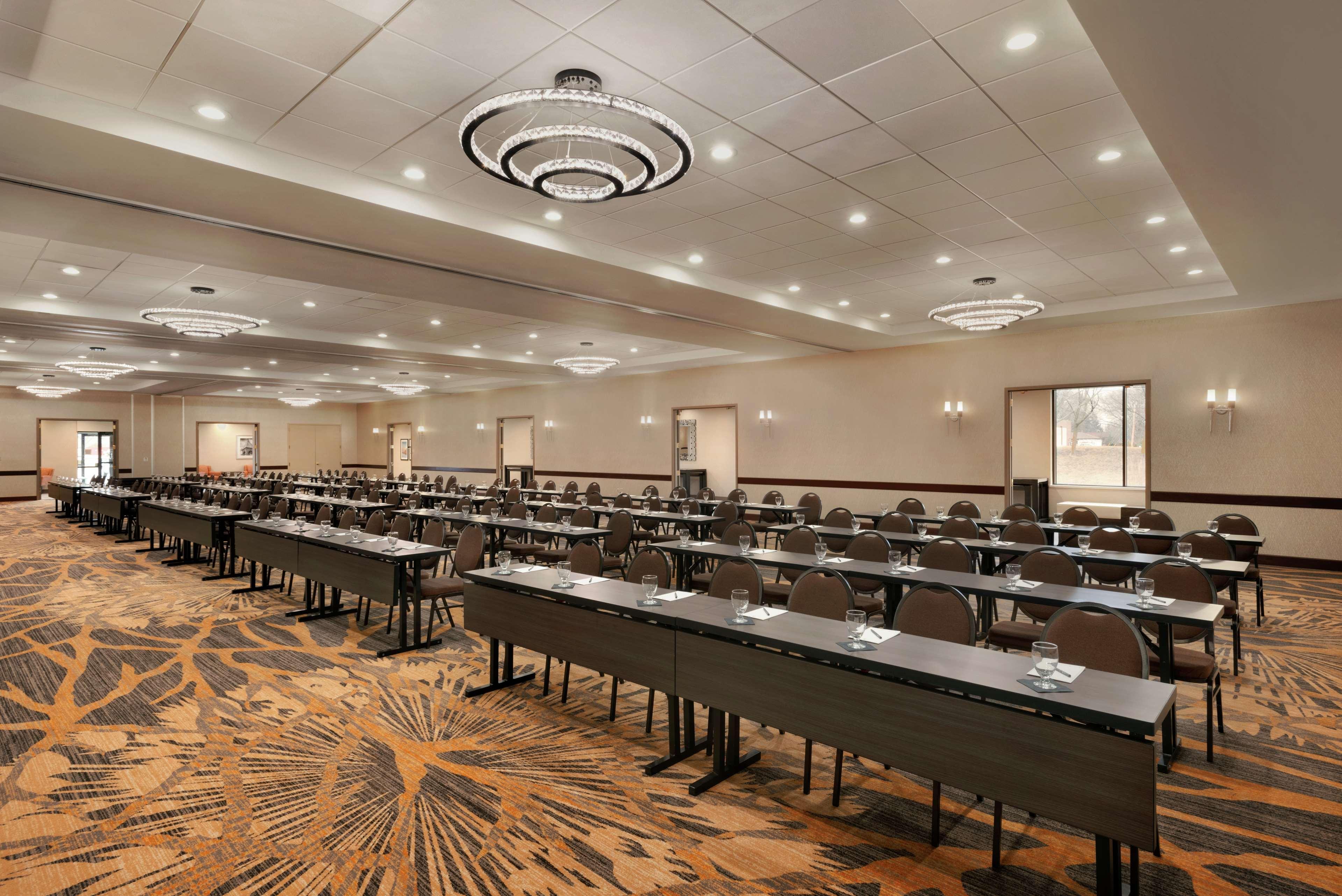 Embassy Suites By Hilton Milwaukee Brookfield Ngoại thất bức ảnh