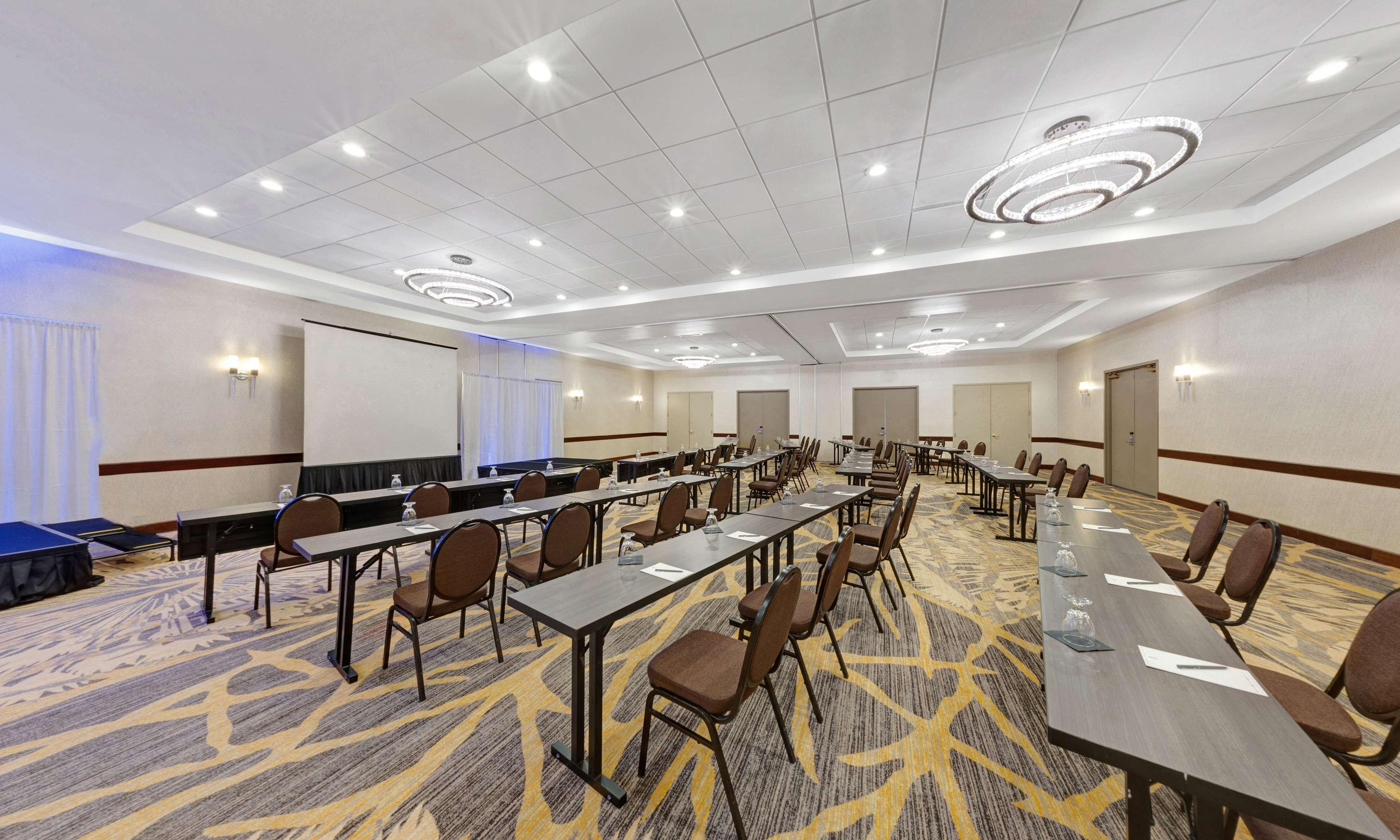 Embassy Suites By Hilton Milwaukee Brookfield Ngoại thất bức ảnh