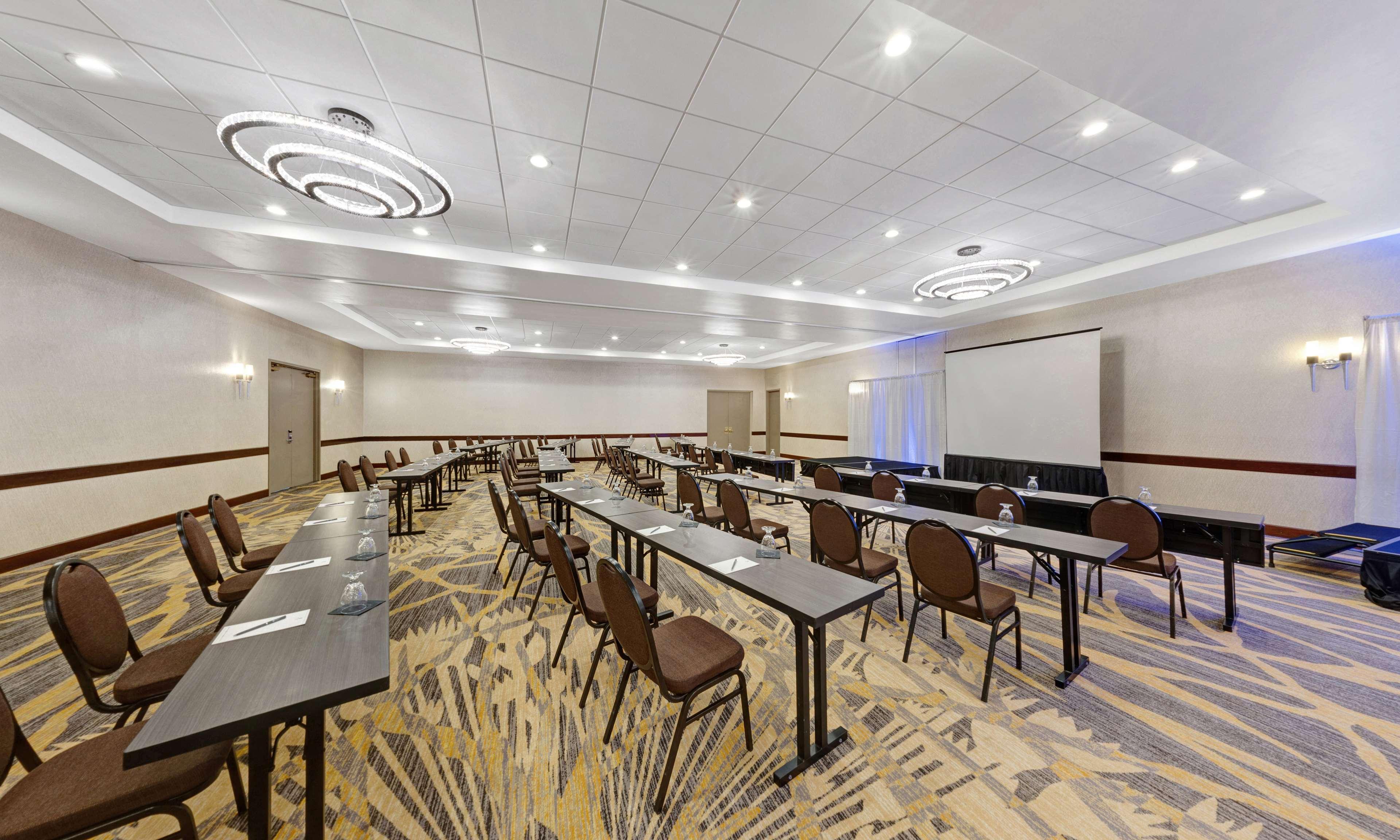 Embassy Suites By Hilton Milwaukee Brookfield Ngoại thất bức ảnh