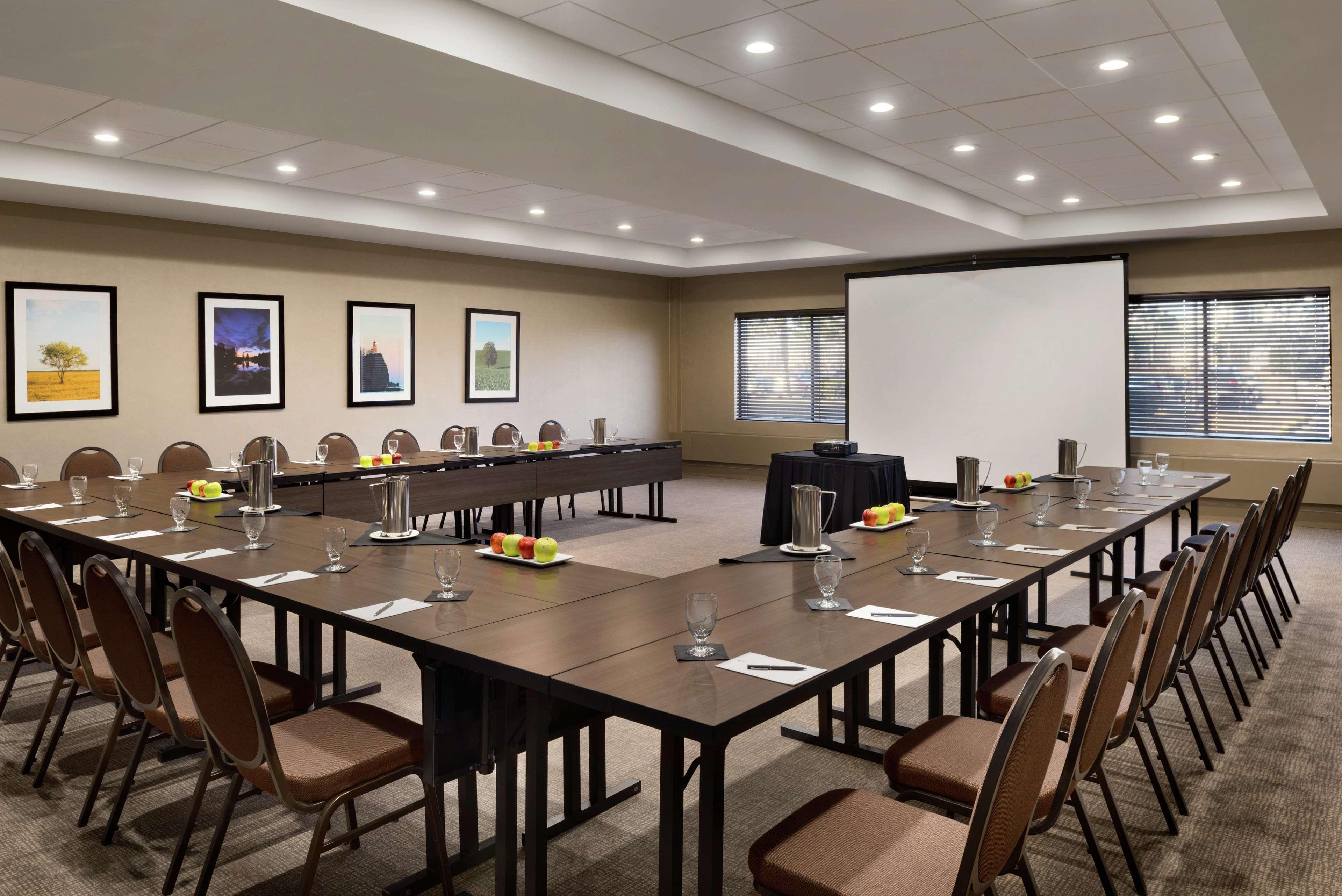 Embassy Suites By Hilton Milwaukee Brookfield Ngoại thất bức ảnh