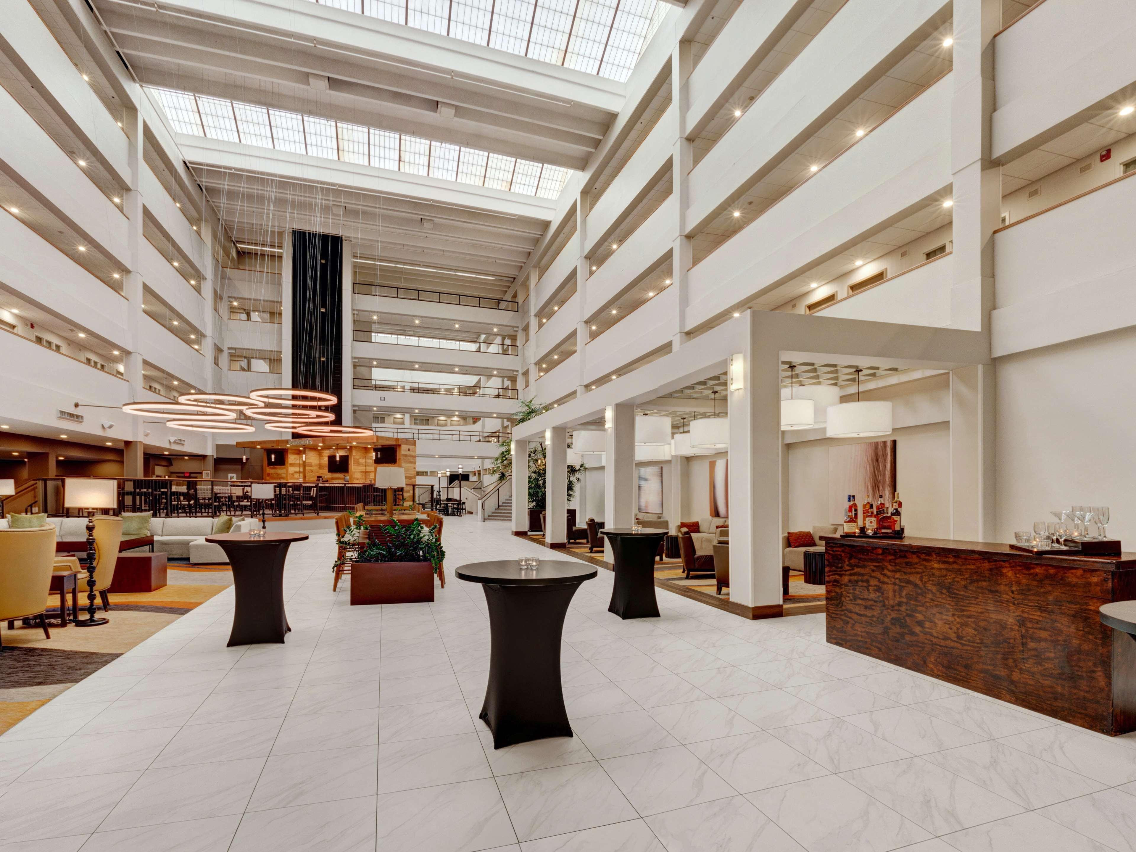 Embassy Suites By Hilton Milwaukee Brookfield Ngoại thất bức ảnh