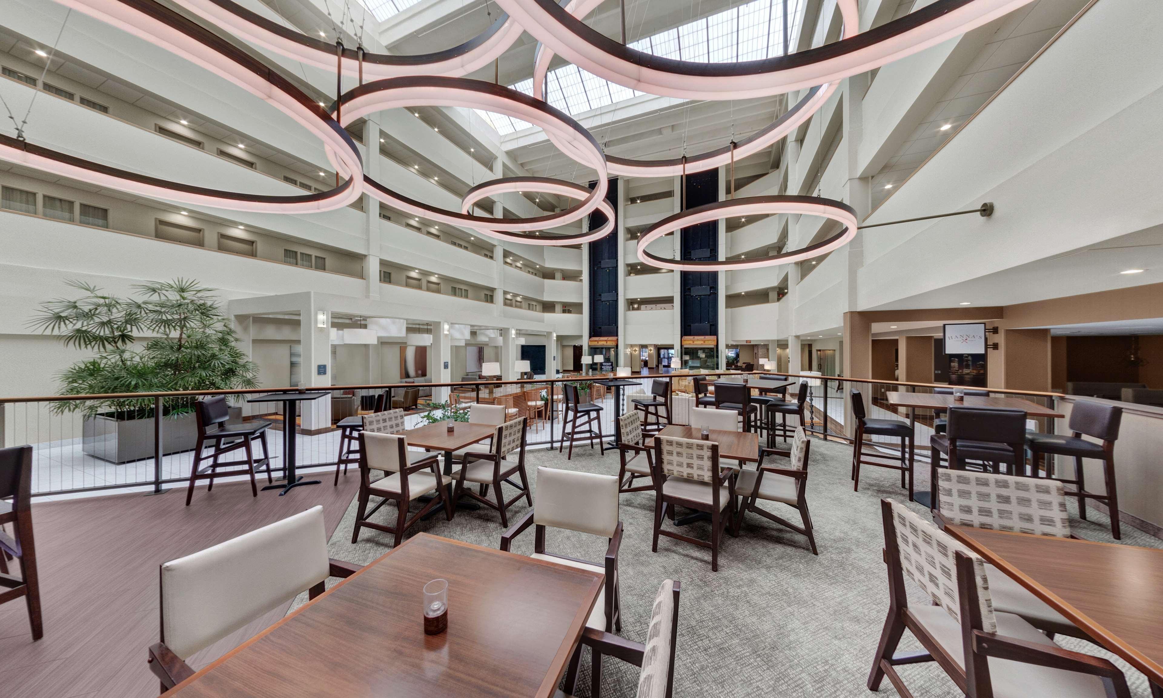 Embassy Suites By Hilton Milwaukee Brookfield Ngoại thất bức ảnh