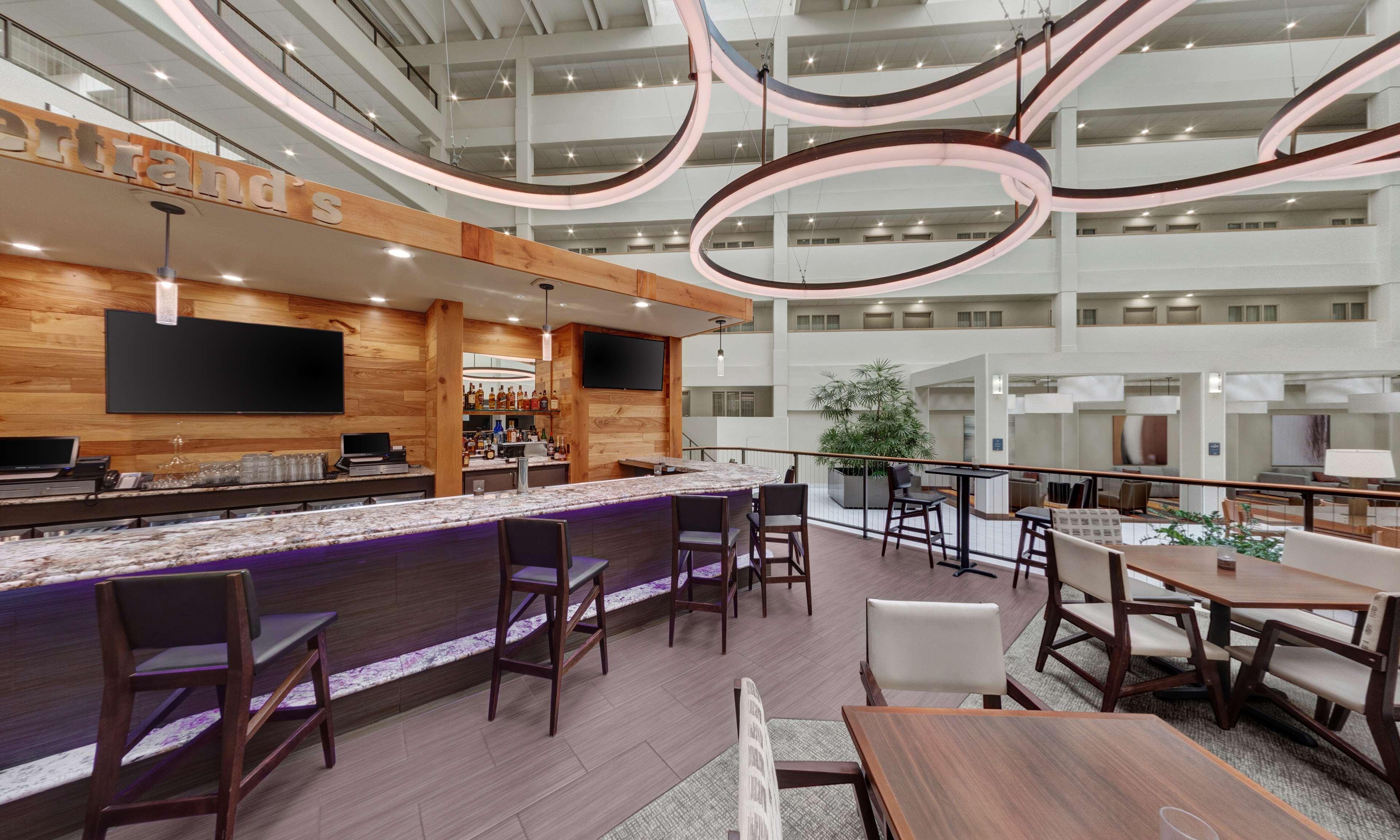 Embassy Suites By Hilton Milwaukee Brookfield Ngoại thất bức ảnh