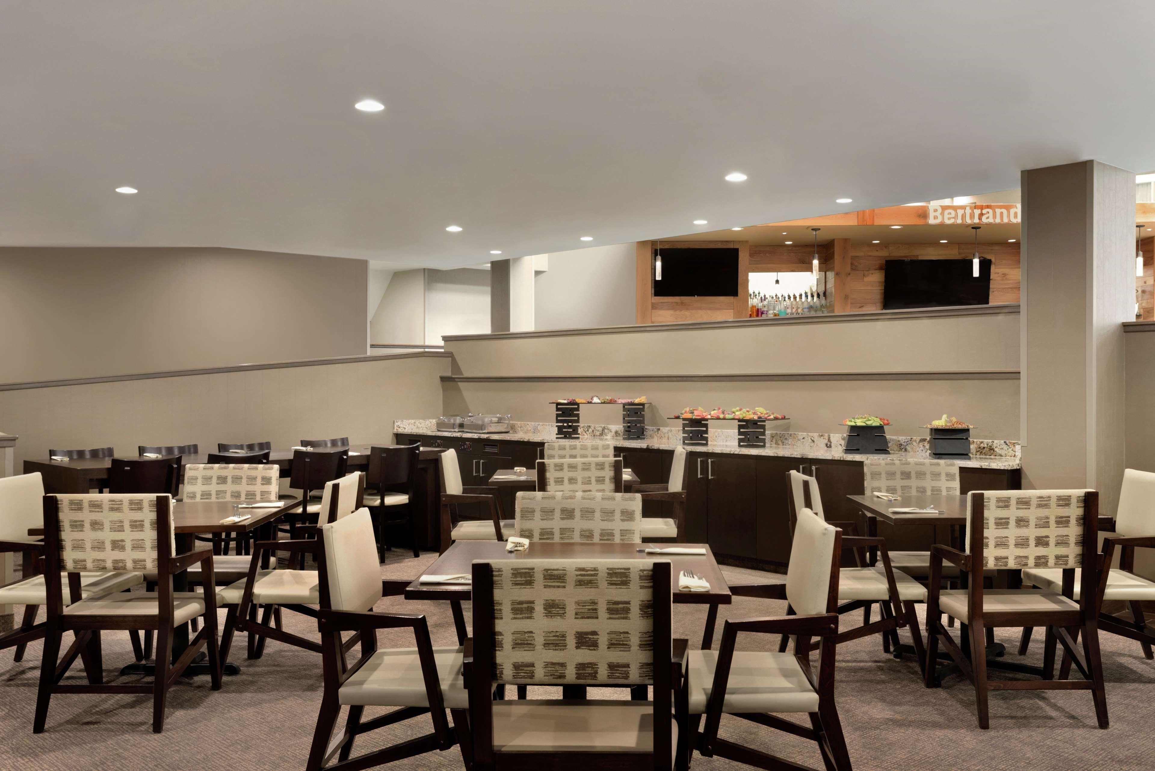 Embassy Suites By Hilton Milwaukee Brookfield Ngoại thất bức ảnh
