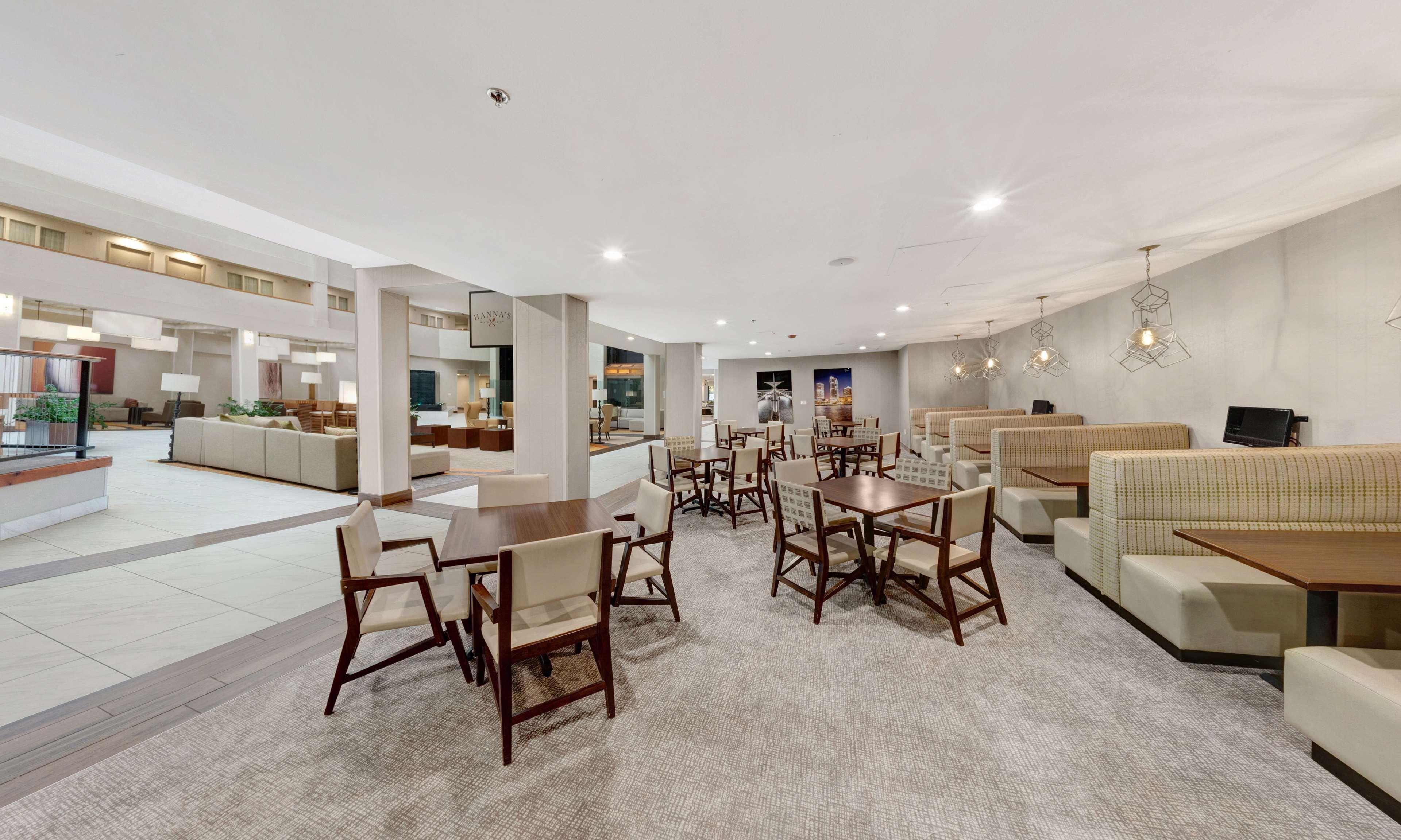 Embassy Suites By Hilton Milwaukee Brookfield Ngoại thất bức ảnh