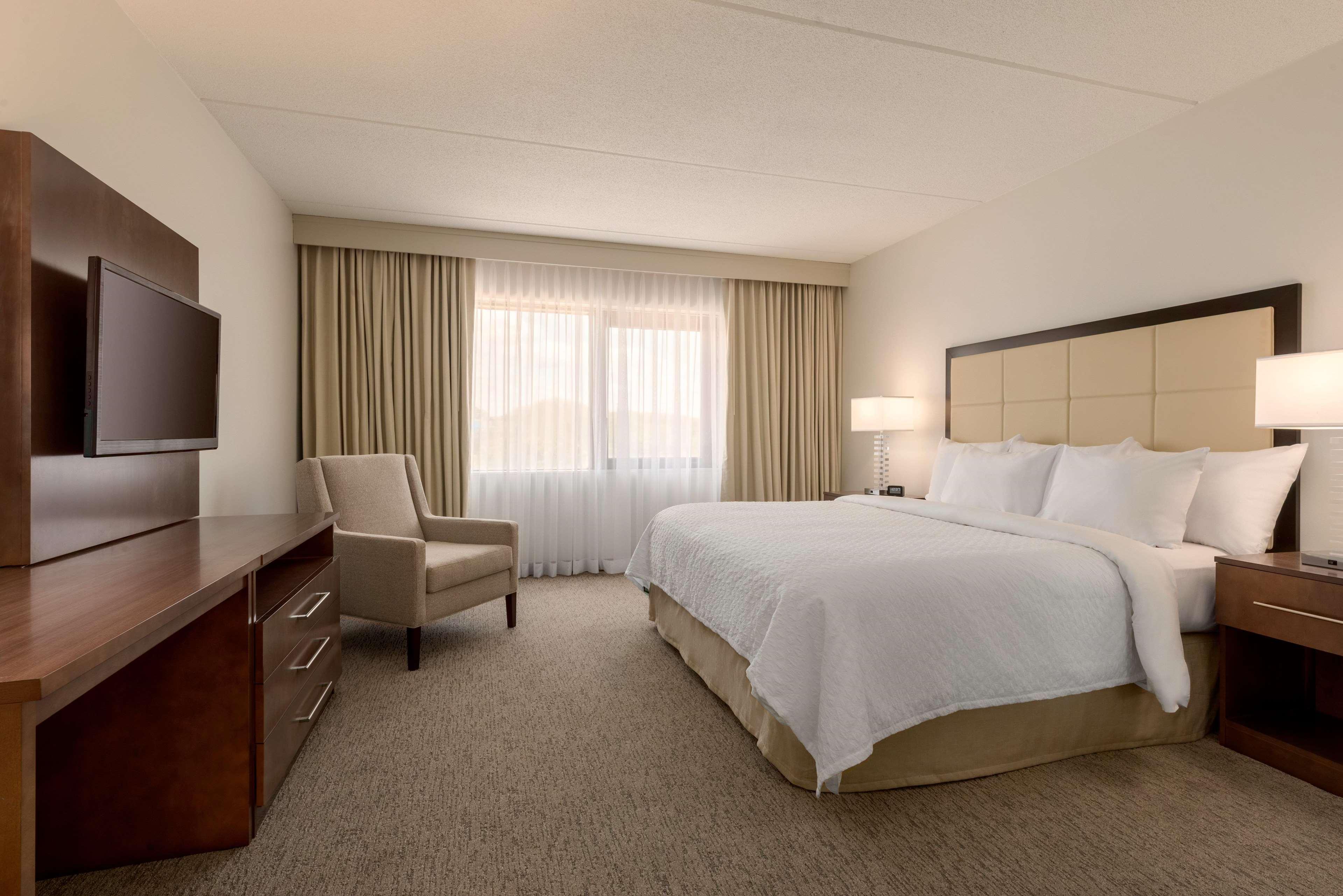 Embassy Suites By Hilton Milwaukee Brookfield Ngoại thất bức ảnh
