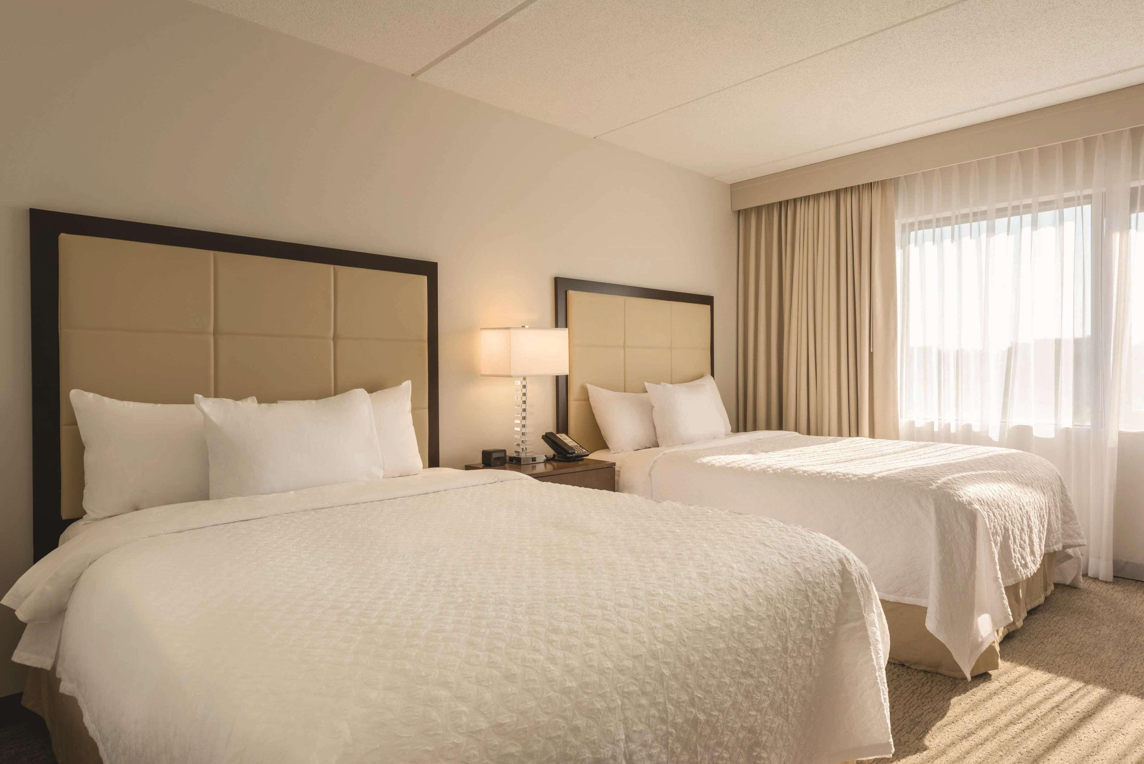 Embassy Suites By Hilton Milwaukee Brookfield Ngoại thất bức ảnh