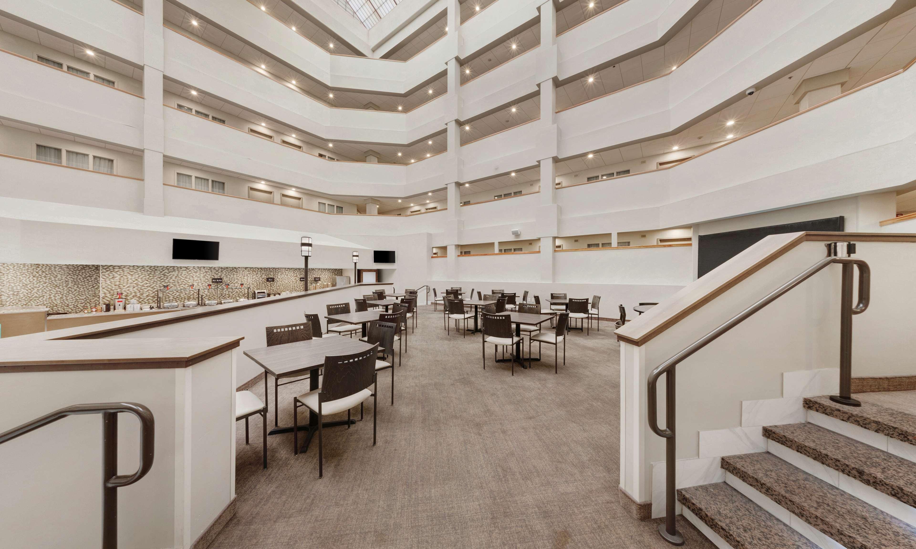 Embassy Suites By Hilton Milwaukee Brookfield Ngoại thất bức ảnh