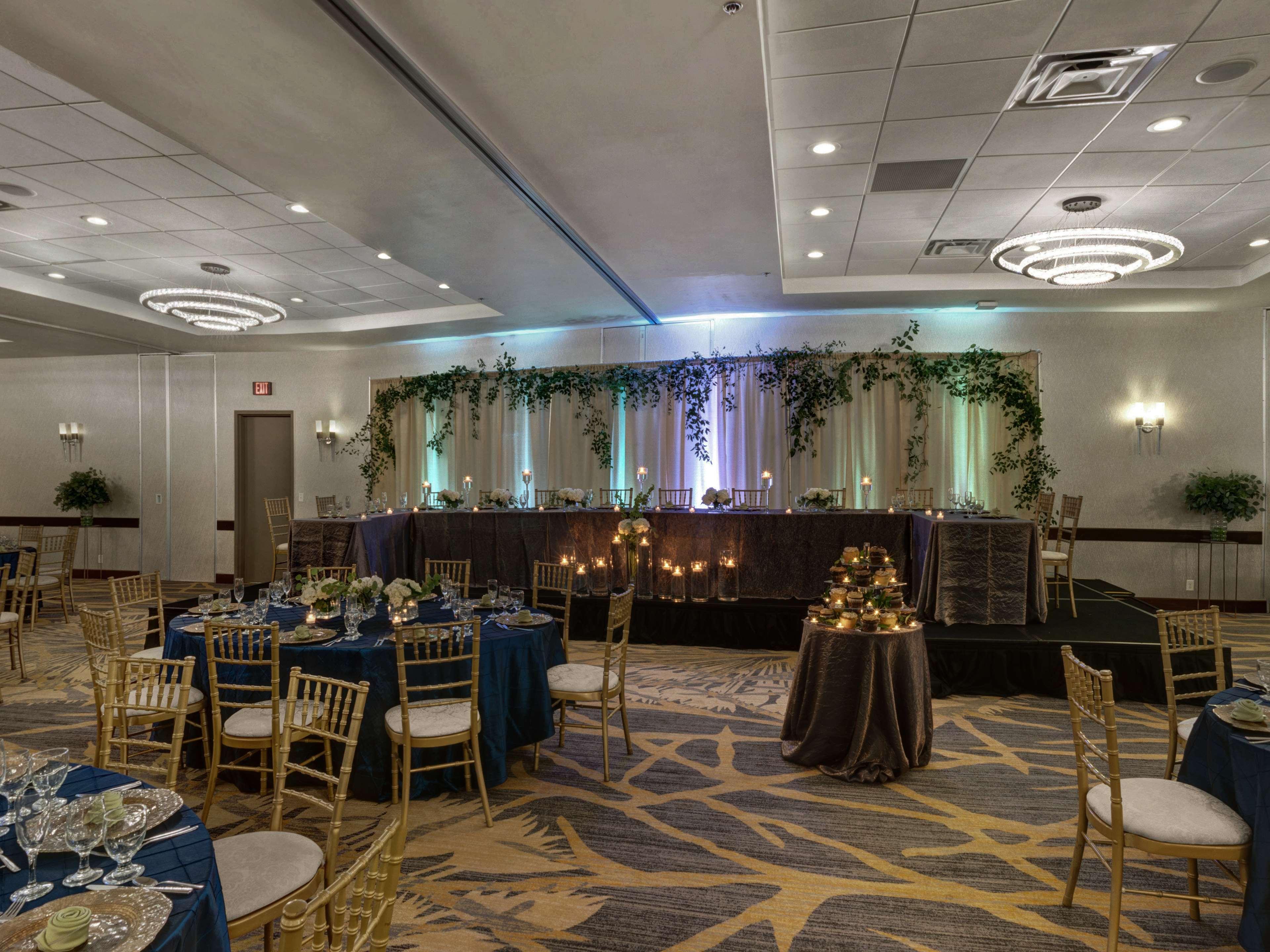 Embassy Suites By Hilton Milwaukee Brookfield Ngoại thất bức ảnh