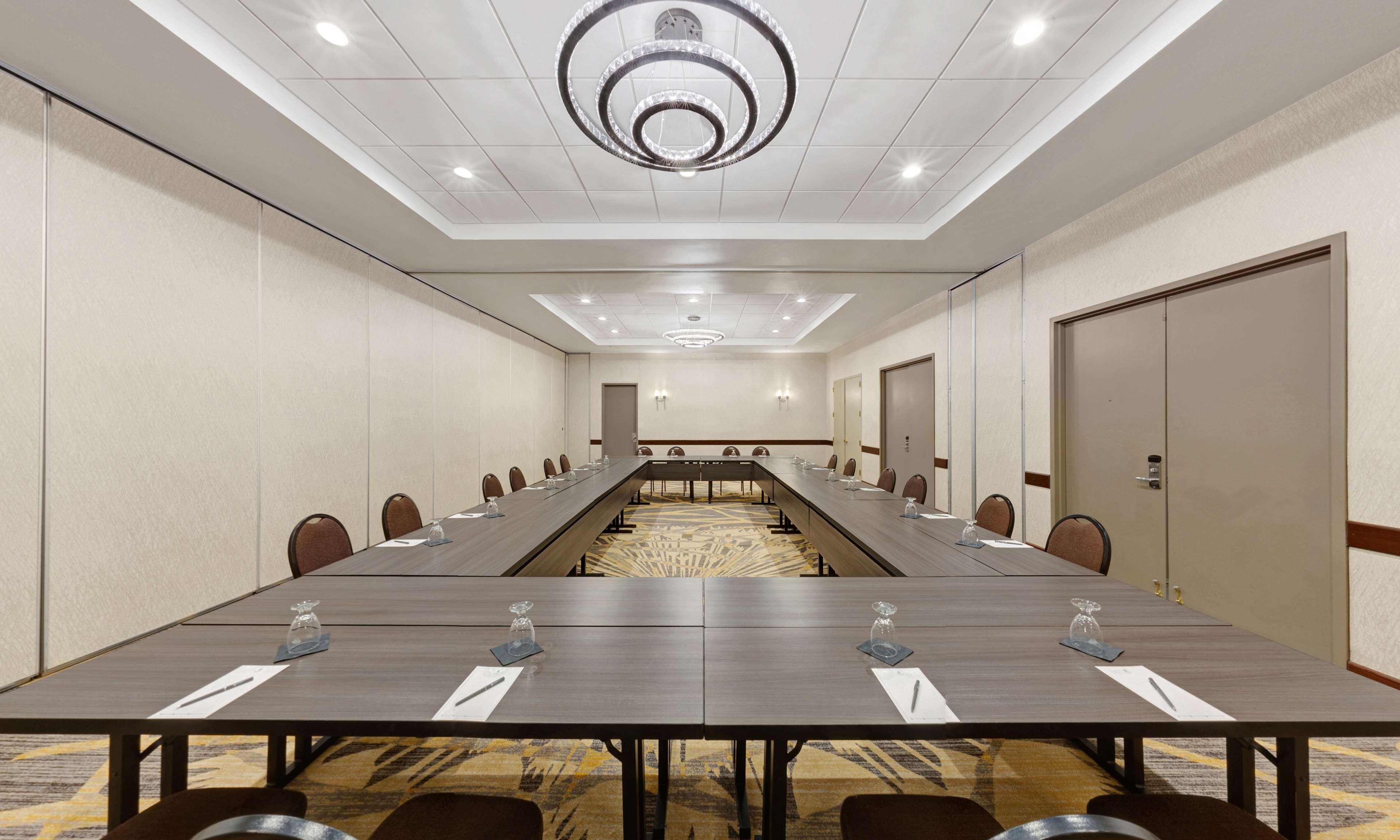Embassy Suites By Hilton Milwaukee Brookfield Ngoại thất bức ảnh