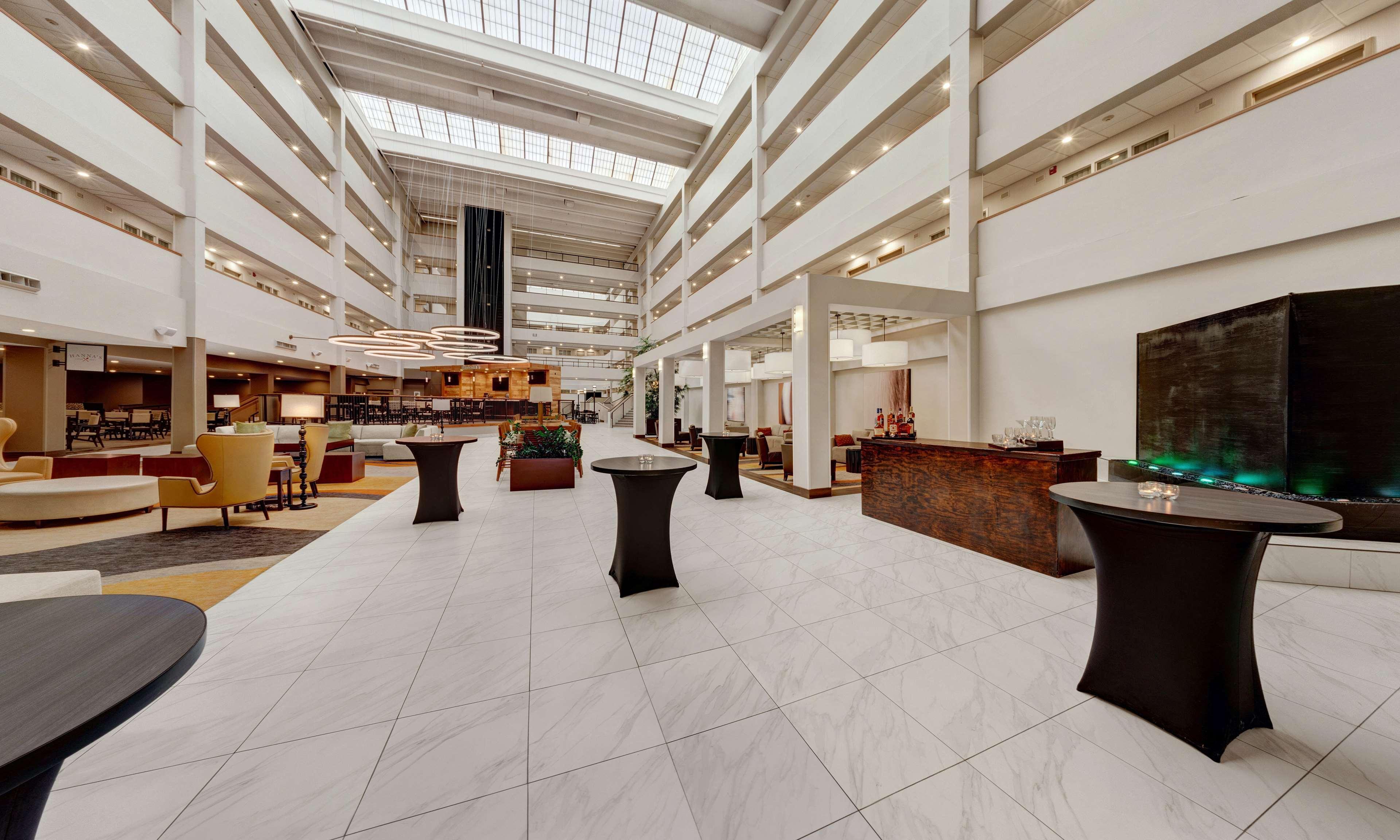 Embassy Suites By Hilton Milwaukee Brookfield Ngoại thất bức ảnh