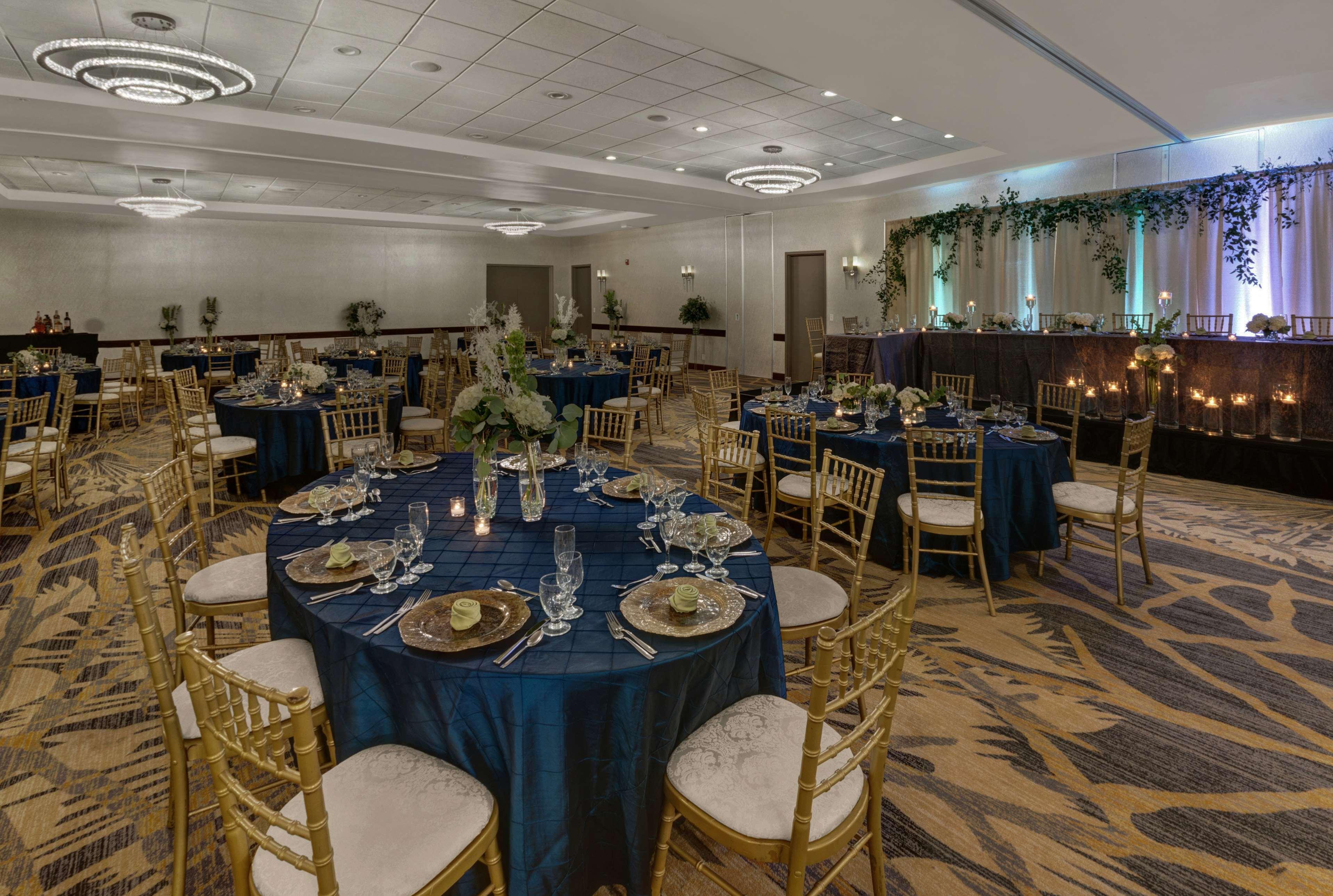 Embassy Suites By Hilton Milwaukee Brookfield Ngoại thất bức ảnh