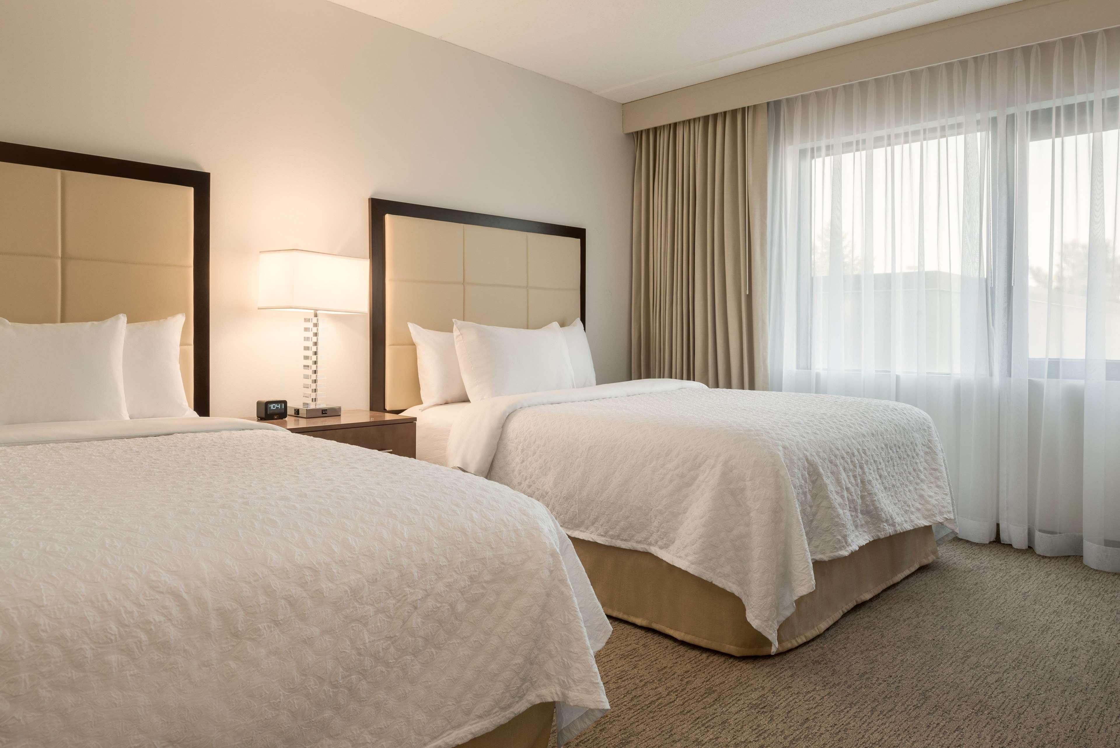 Embassy Suites By Hilton Milwaukee Brookfield Ngoại thất bức ảnh