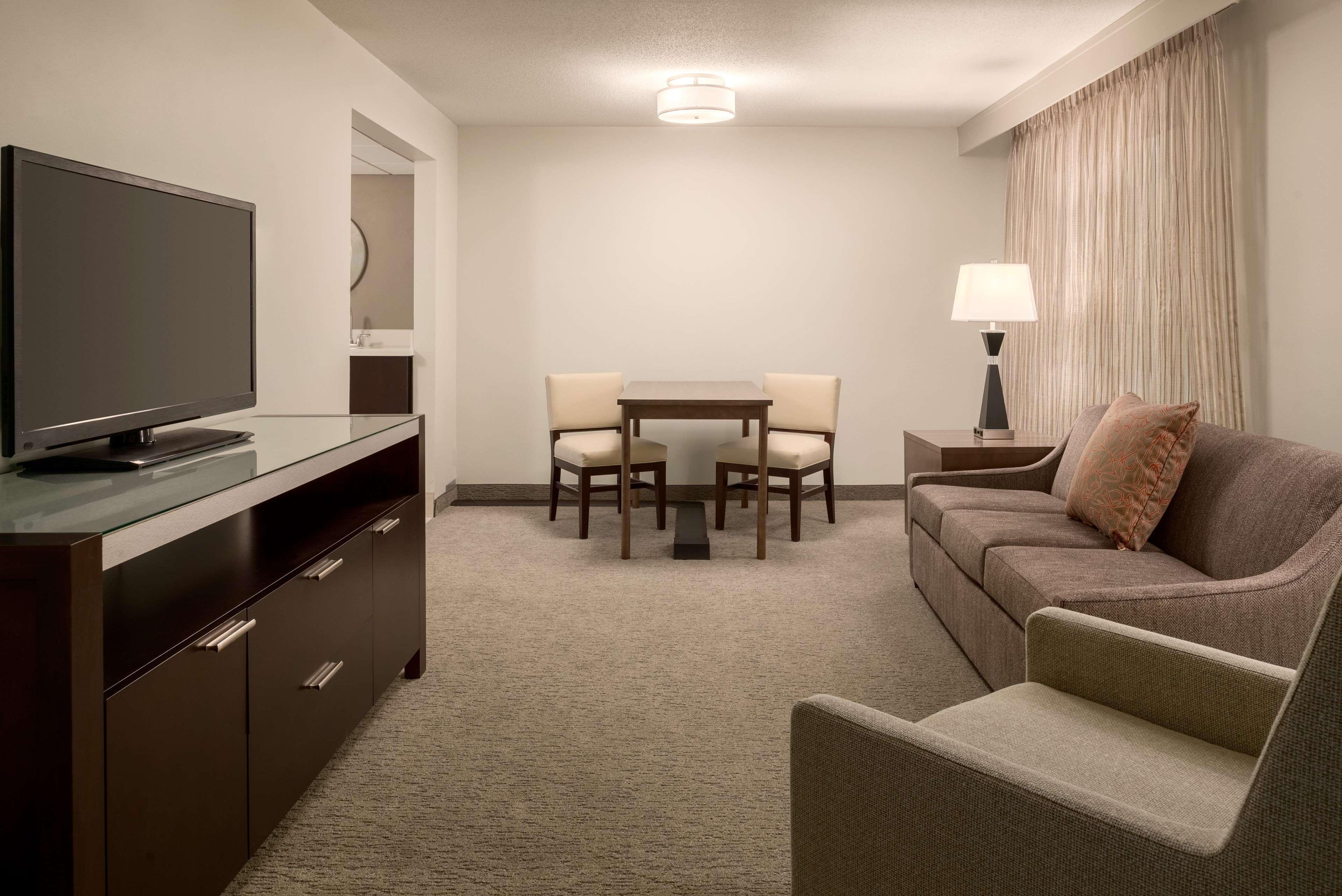 Embassy Suites By Hilton Milwaukee Brookfield Ngoại thất bức ảnh