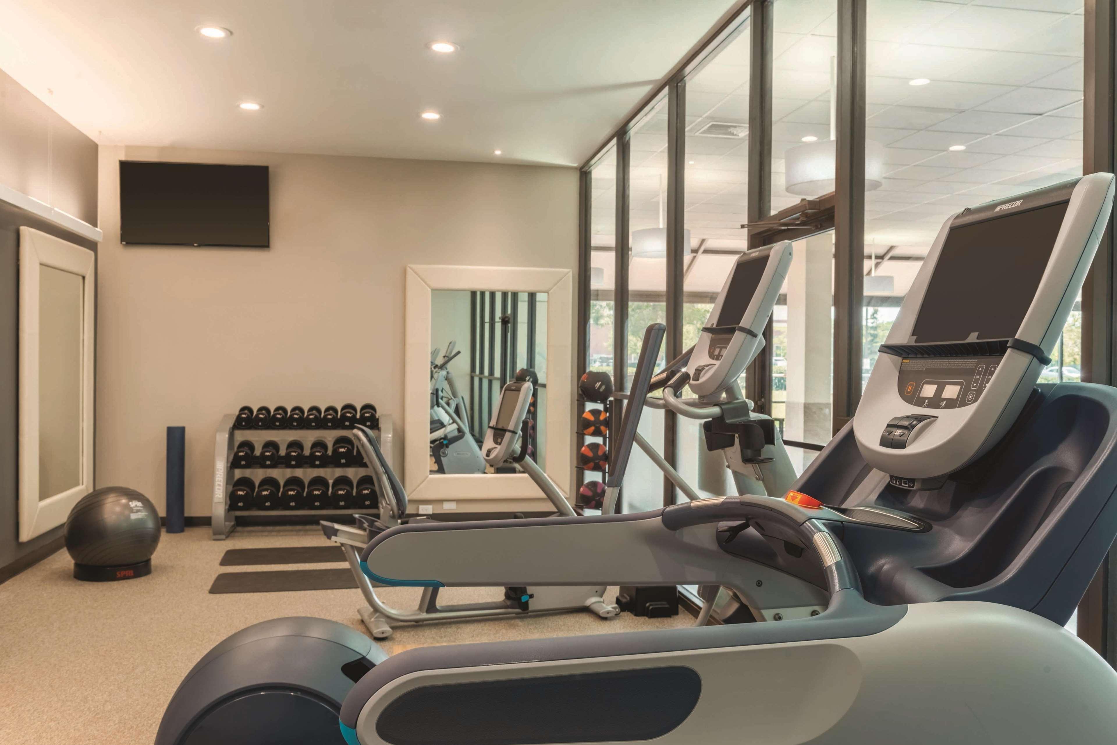 Embassy Suites By Hilton Milwaukee Brookfield Ngoại thất bức ảnh