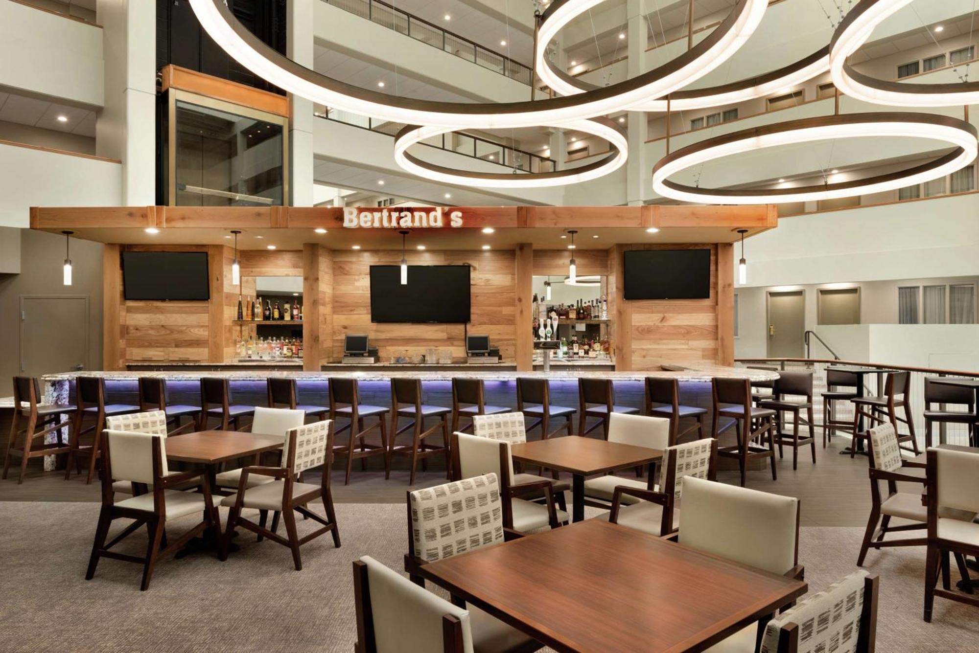 Embassy Suites By Hilton Milwaukee Brookfield Ngoại thất bức ảnh