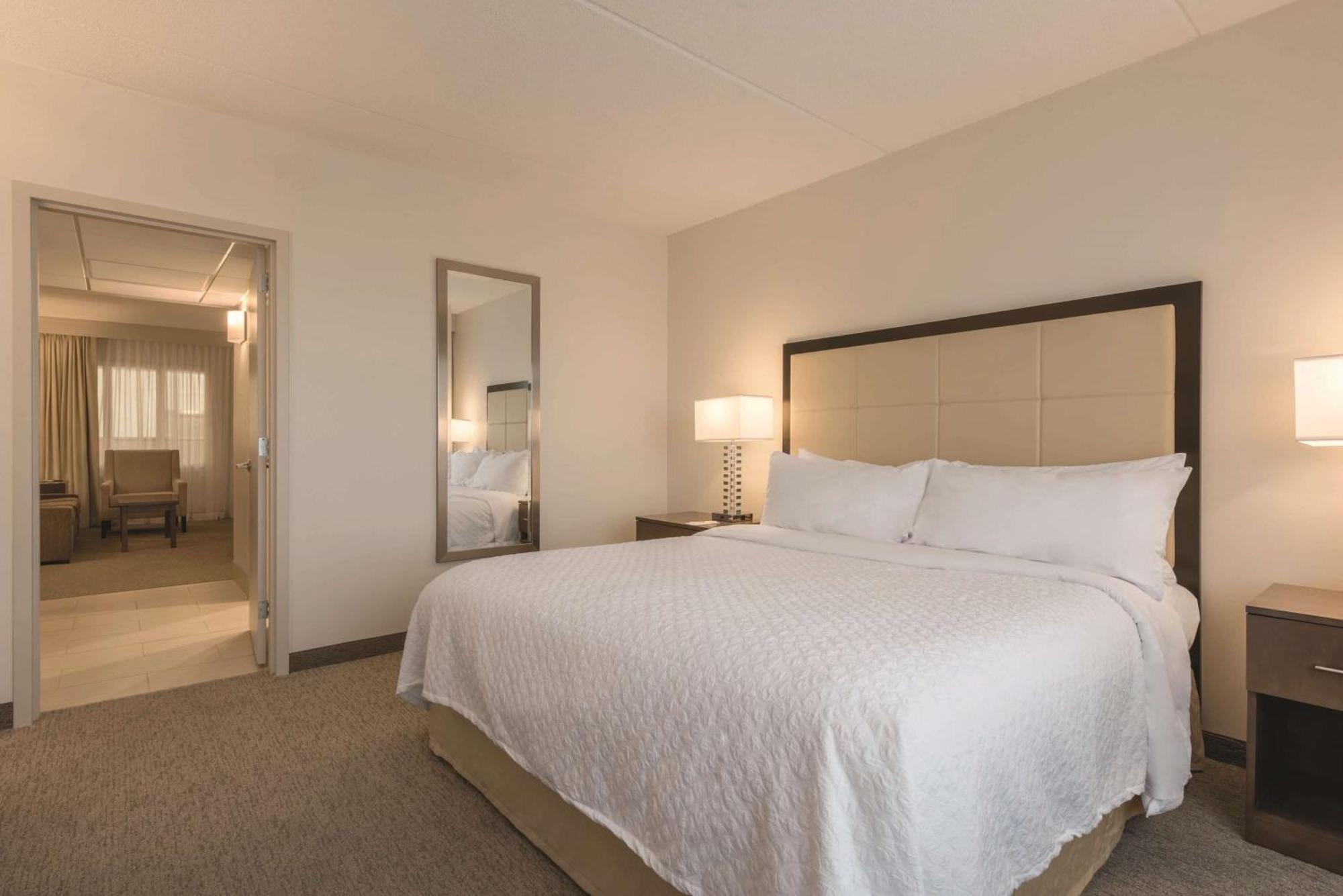 Embassy Suites By Hilton Milwaukee Brookfield Ngoại thất bức ảnh